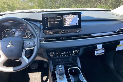 2026 Mitsubishi Outlander ES
