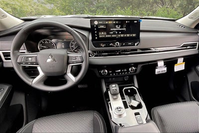 2026 Mitsubishi Outlander ES