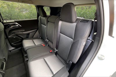 2026 Mitsubishi Outlander ES