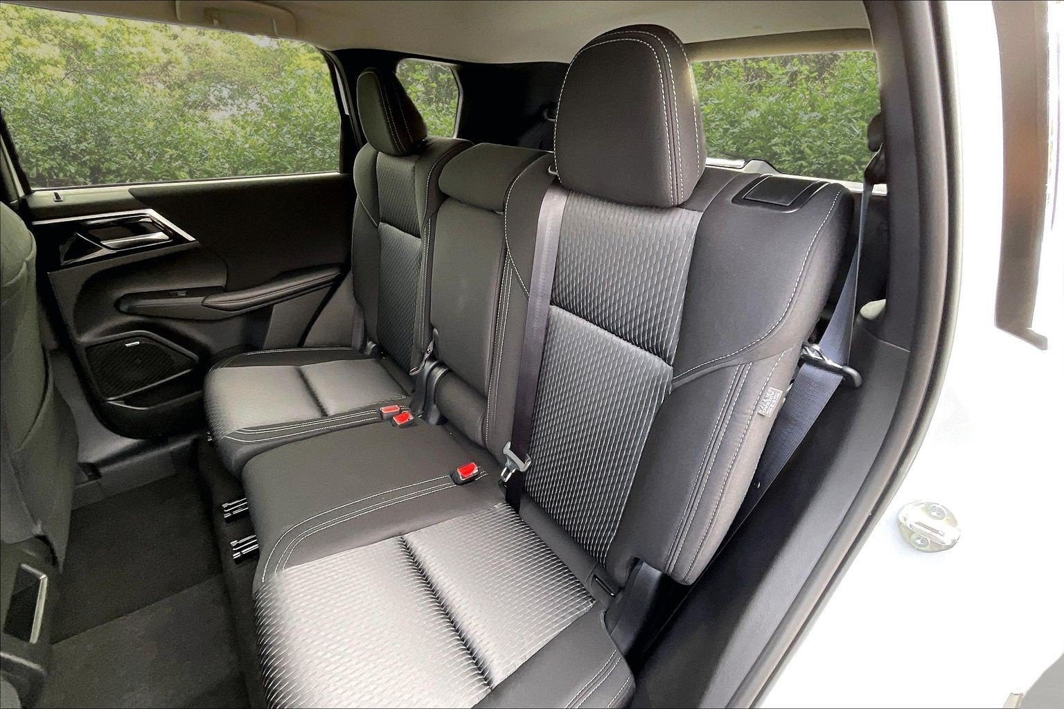 2026 Mitsubishi Outlander ES
