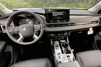 2026 Mitsubishi Outlander ES