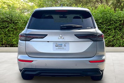 2026 Mitsubishi Outlander ES