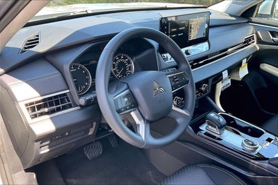 2026 Mitsubishi Outlander ES