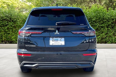 2026 Mitsubishi Outlander ES