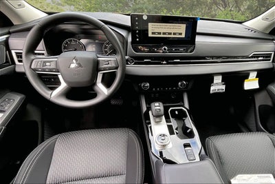 2026 Mitsubishi Outlander ES