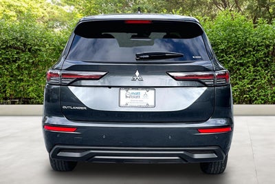 2026 Mitsubishi Outlander ES