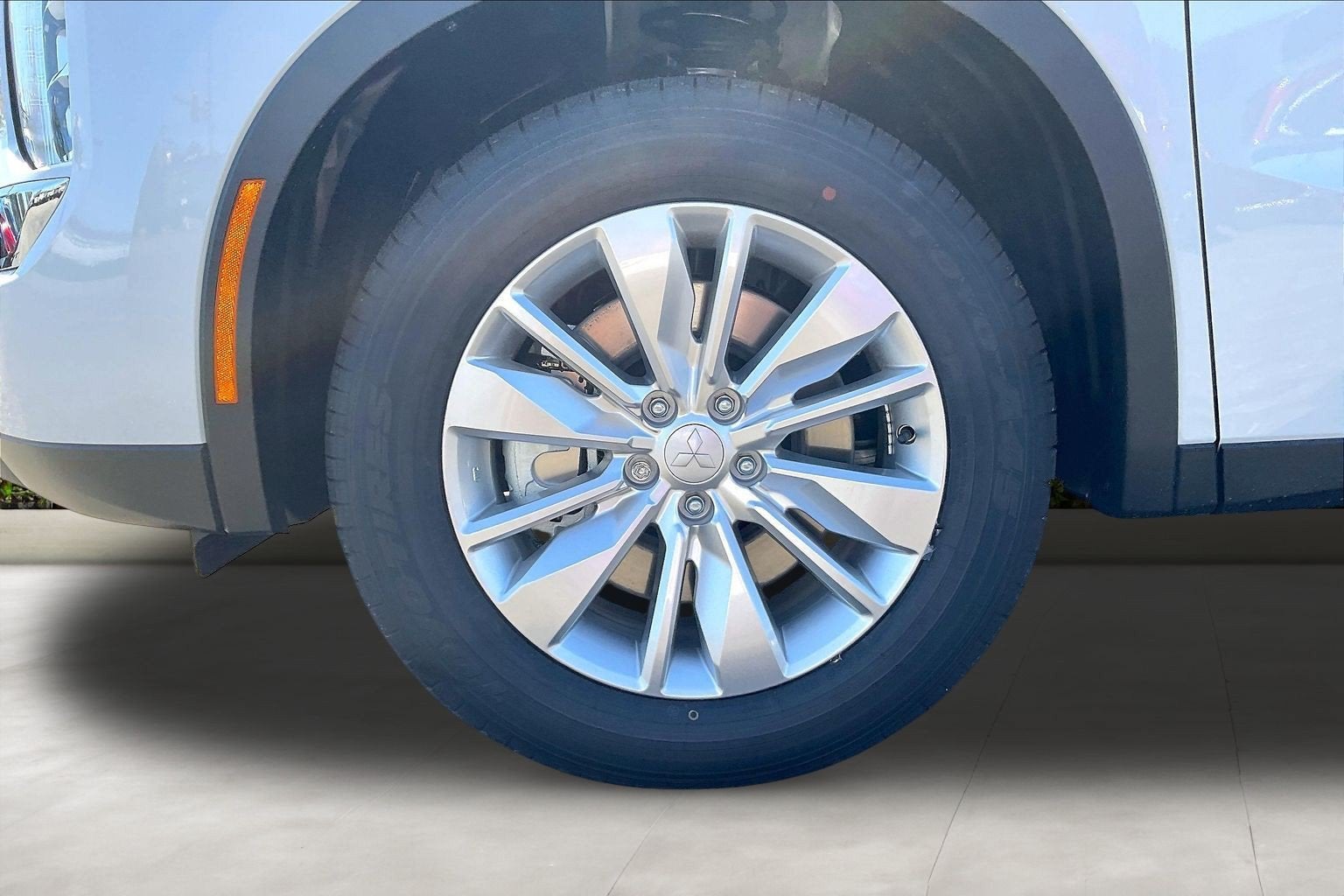 2026 Mitsubishi Outlander ES