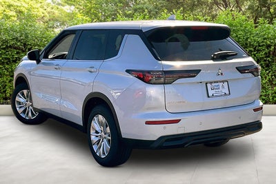 2026 Mitsubishi Outlander ES