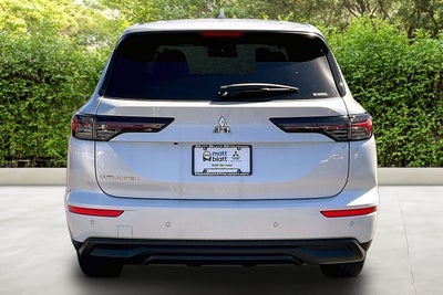 2026 Mitsubishi Outlander ES