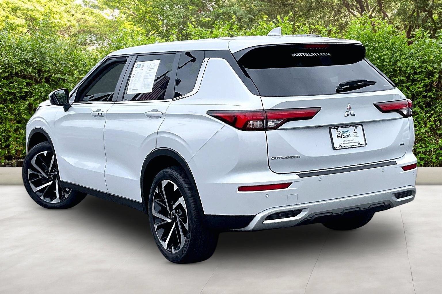 2024 Mitsubishi Outlander SE