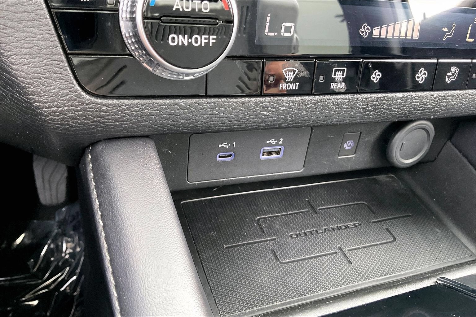 2024 Mitsubishi Outlander SE