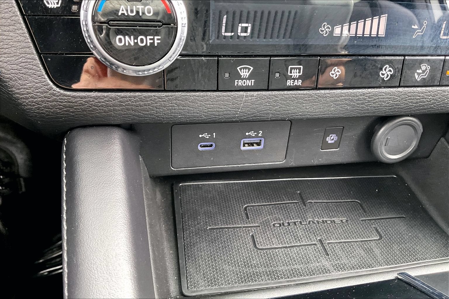 2024 Mitsubishi Outlander SE