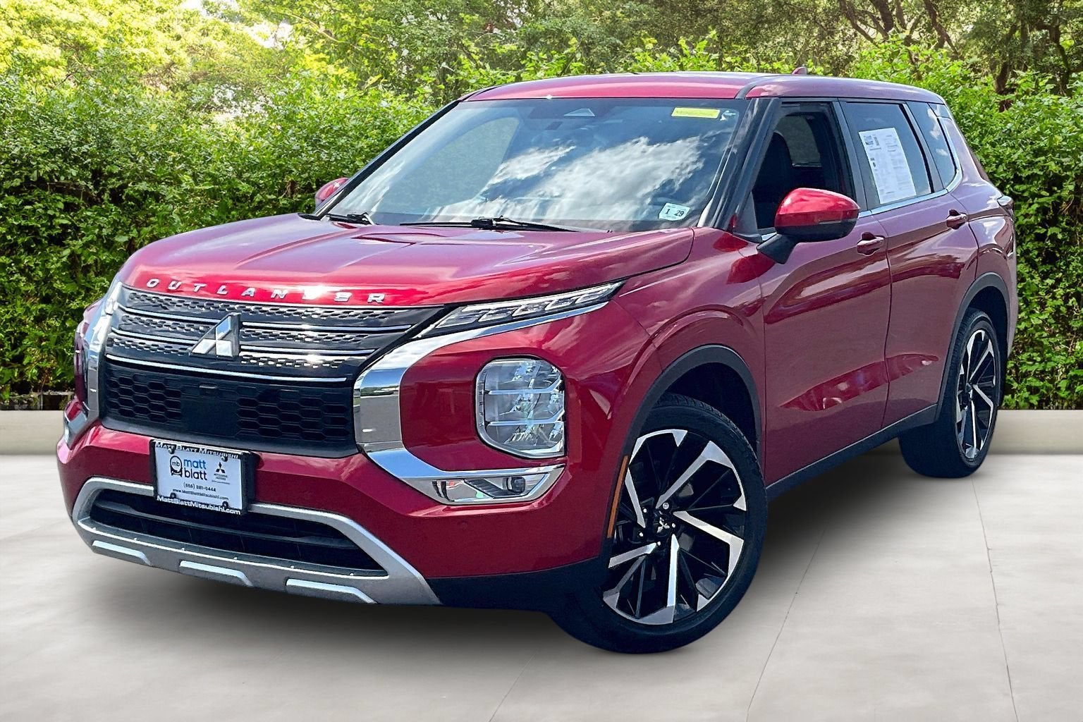 2024 Mitsubishi Outlander SE