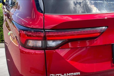 2024 Mitsubishi Outlander SE