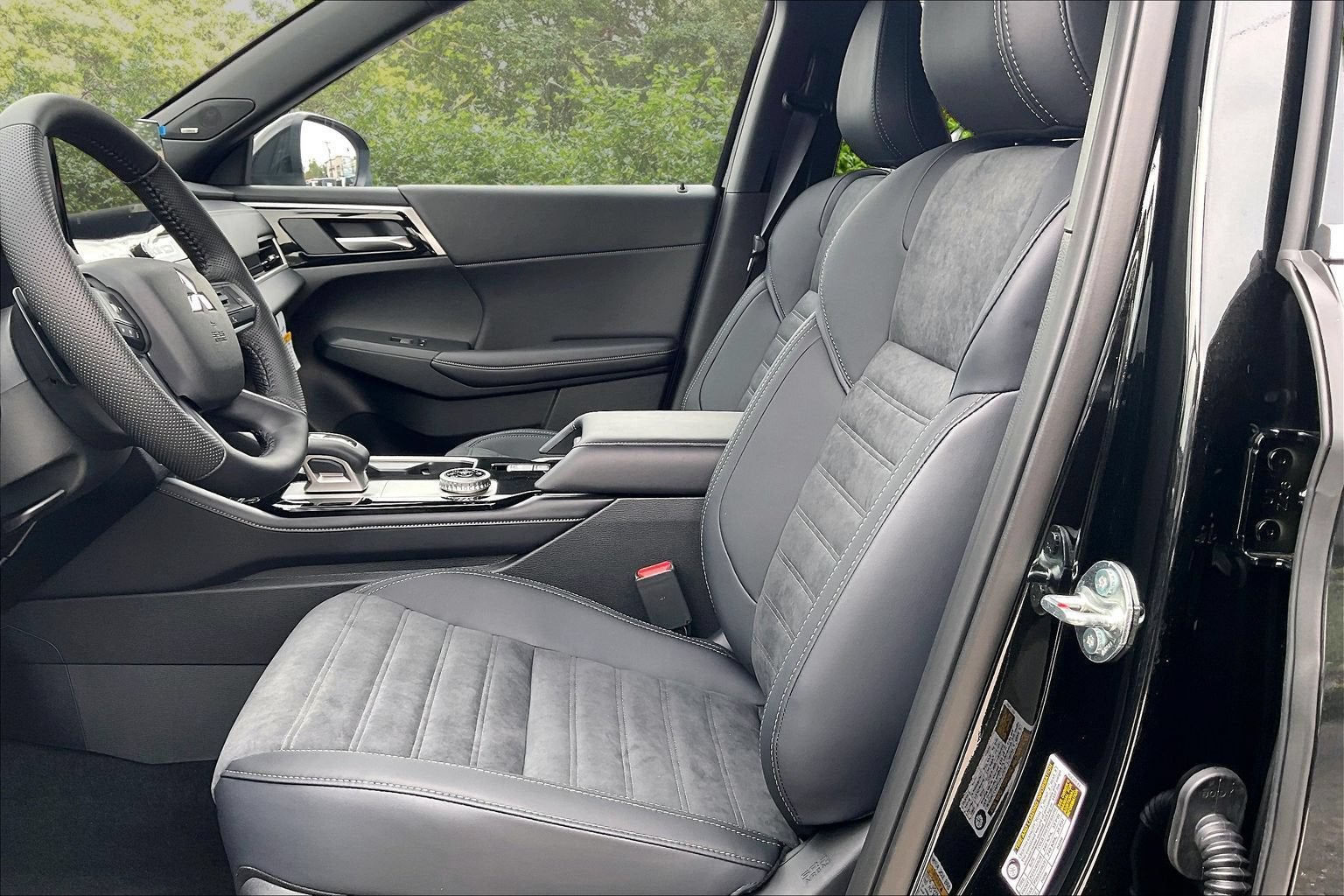 2026 Mitsubishi Outlander LE