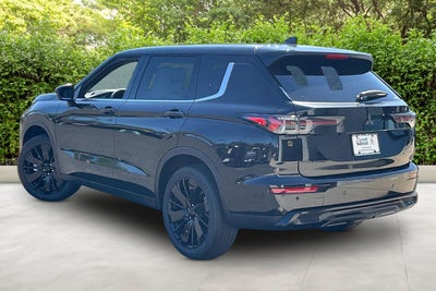 2026 Mitsubishi Outlander LE