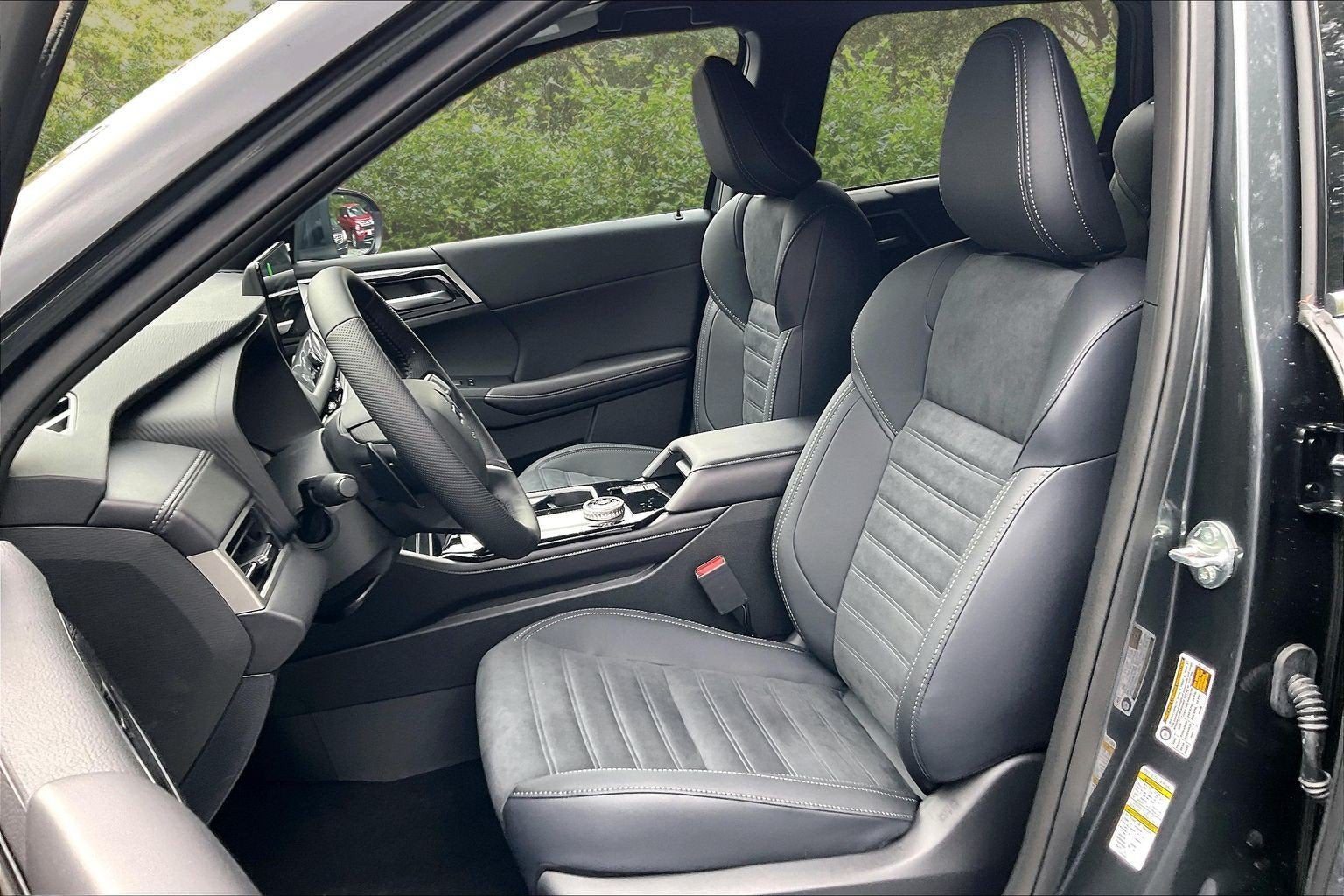 2026 Mitsubishi Outlander LE