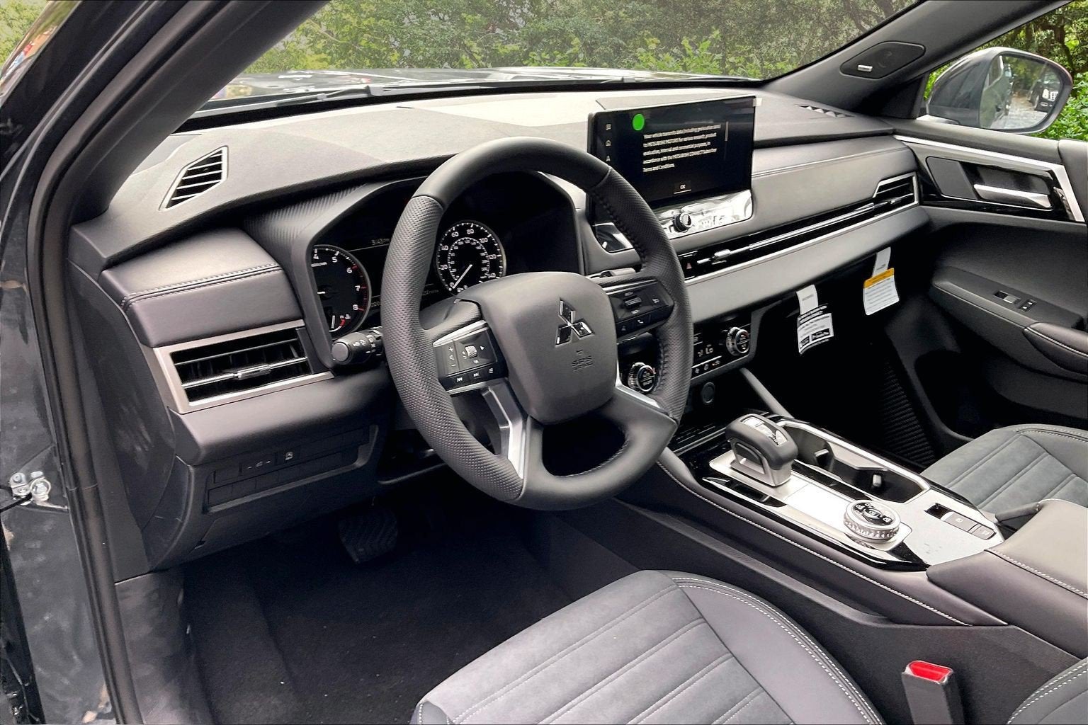 2026 Mitsubishi Outlander LE