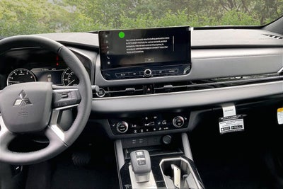 2026 Mitsubishi Outlander LE
