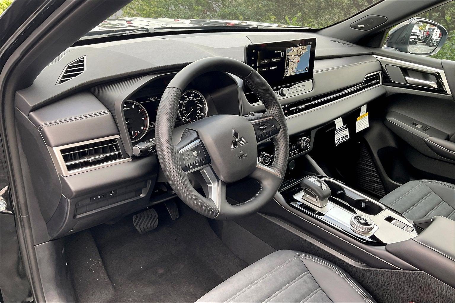 2026 Mitsubishi Outlander LE