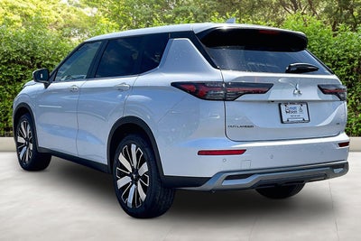 2026 Mitsubishi Outlander SE