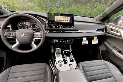 2026 Mitsubishi Outlander LE