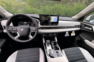 2026 Mitsubishi Outlander SE