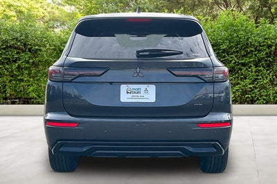 2026 Mitsubishi Outlander LE