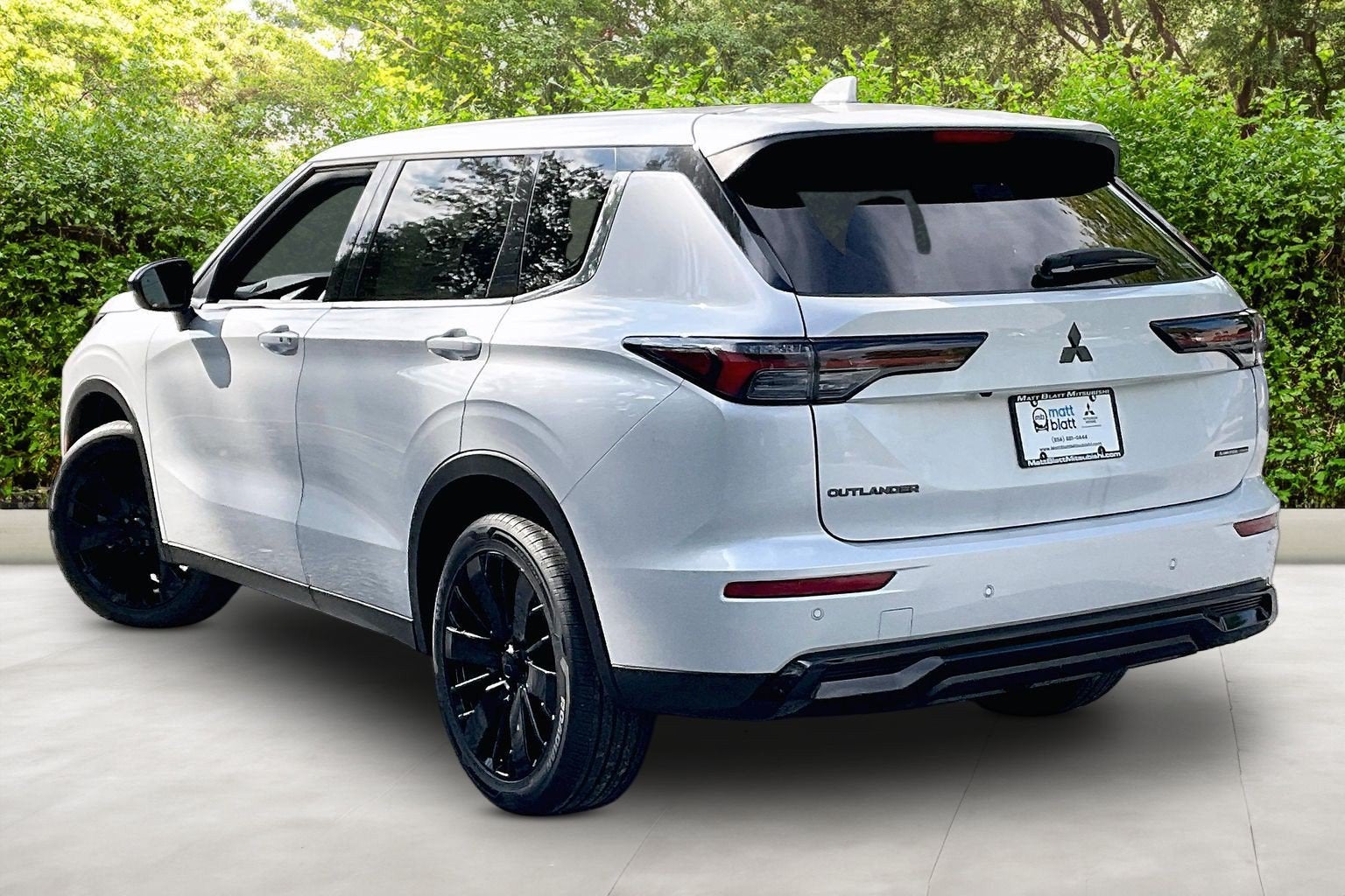 2026 Mitsubishi Outlander LE