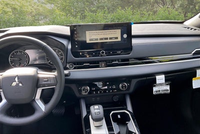 2026 Mitsubishi Outlander LE