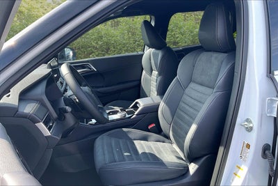 2026 Mitsubishi Outlander LE