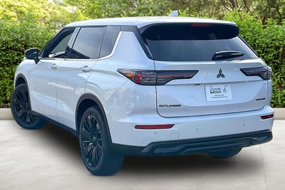 2026 Mitsubishi Outlander LE