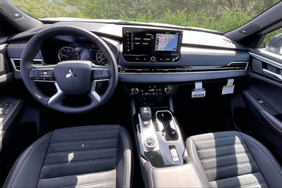 2026 Mitsubishi Outlander LE
