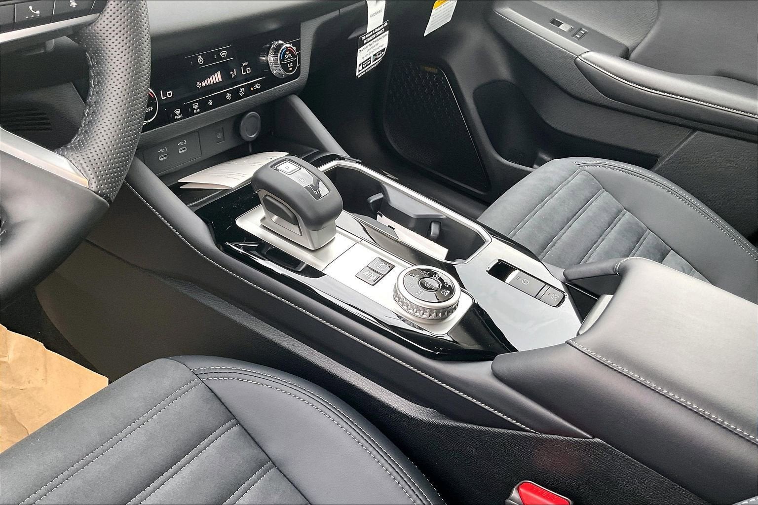 2026 Mitsubishi Outlander Plug-In Hybrid SE