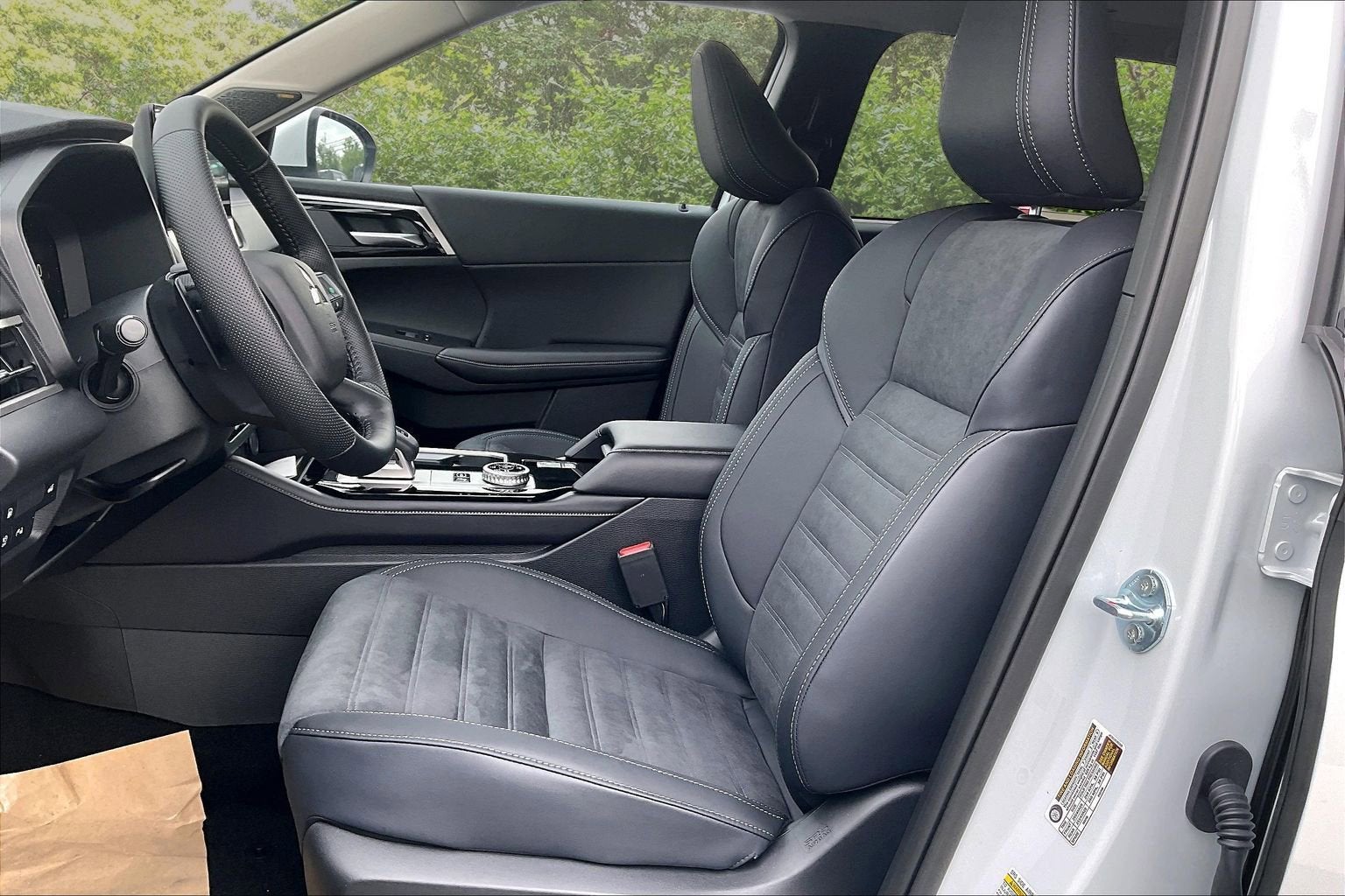 2026 Mitsubishi Outlander Plug-In Hybrid SE