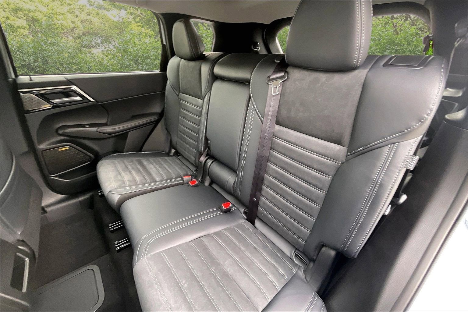 2026 Mitsubishi Outlander Plug-In Hybrid SE