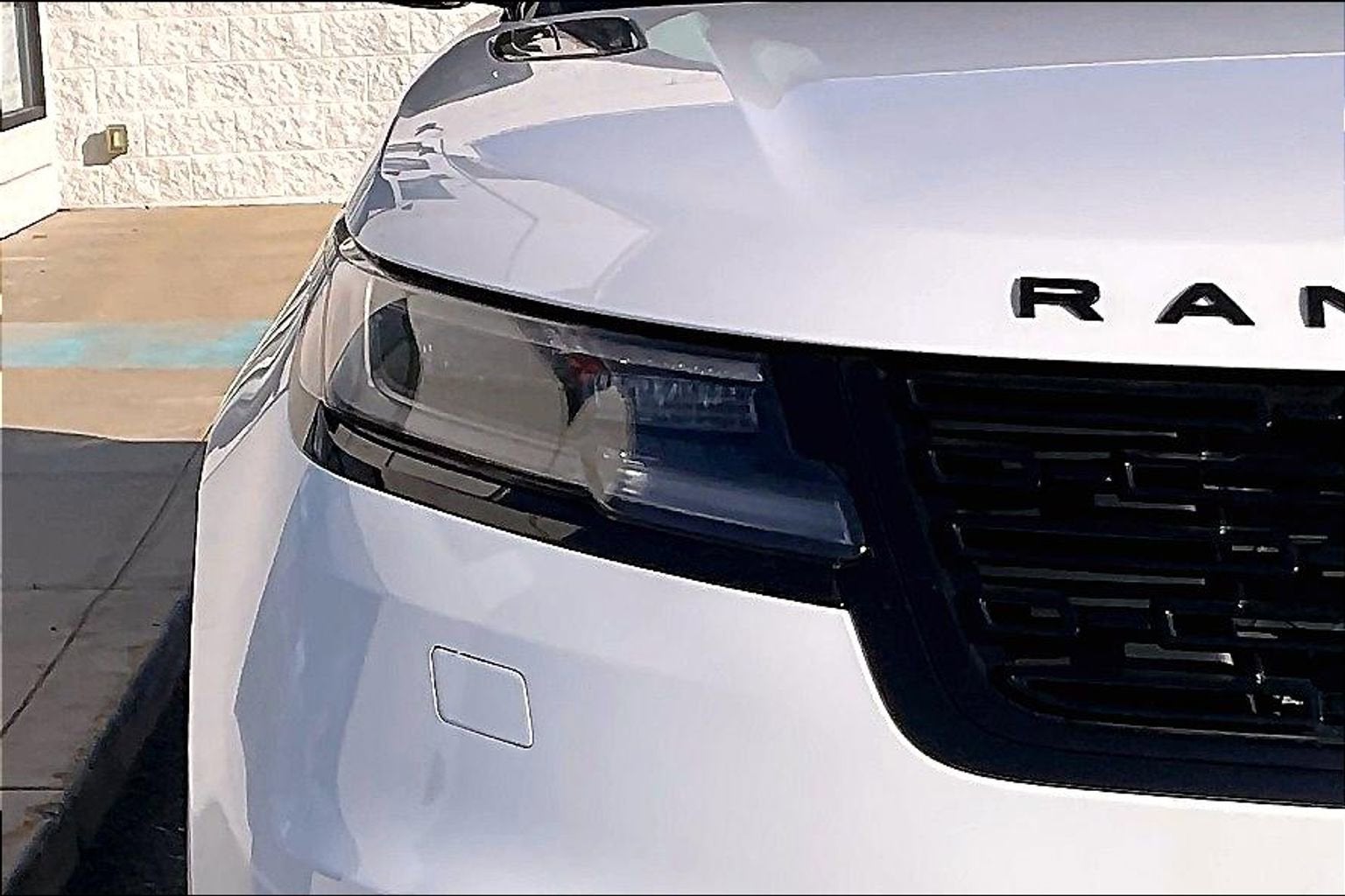 2025 Land Rover Range Rover Velar Dynamic SE