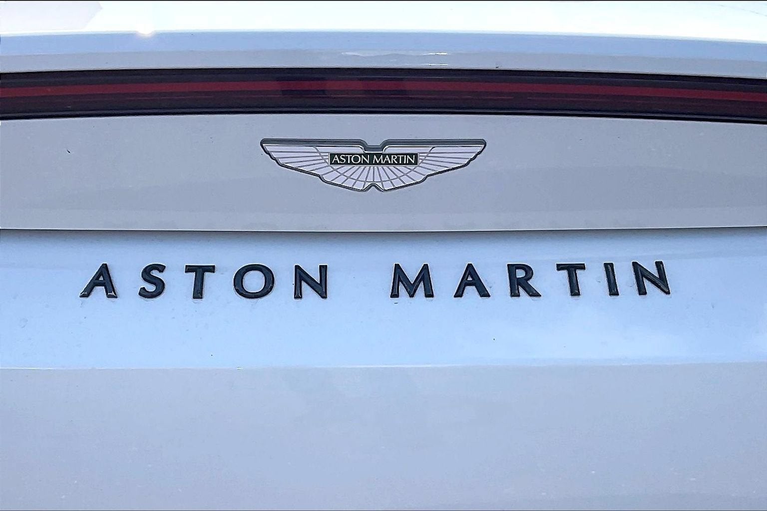 2022 Aston Martin Vantage Base