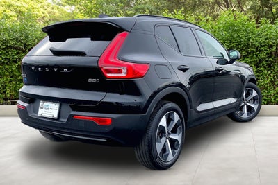 2023 Volvo XC40 Plus Dark Theme