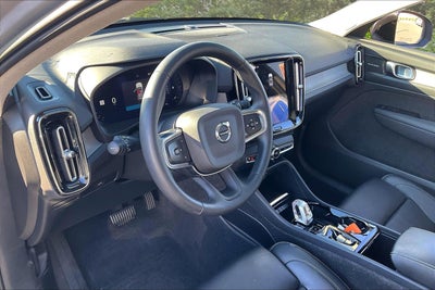 2023 Volvo XC40 Ultimate Dark Theme