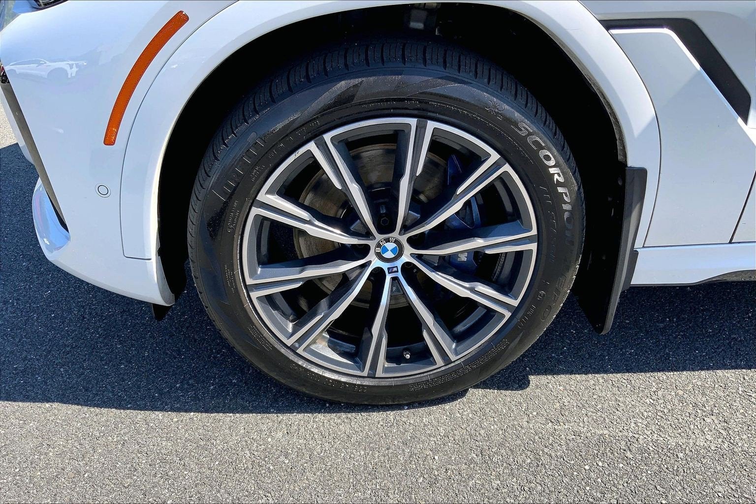 2023 BMW X6 xDrive40i