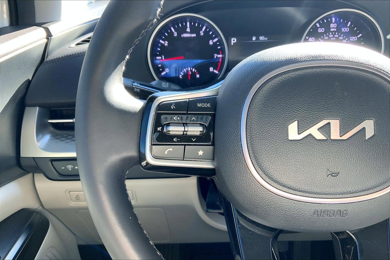 2024 Kia Carnival LX