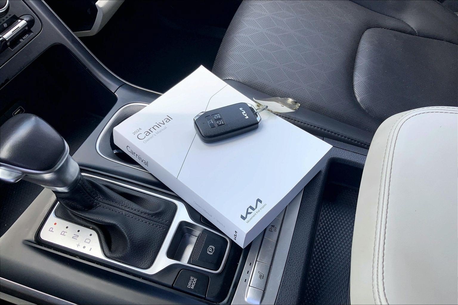 2024 Kia Carnival LX