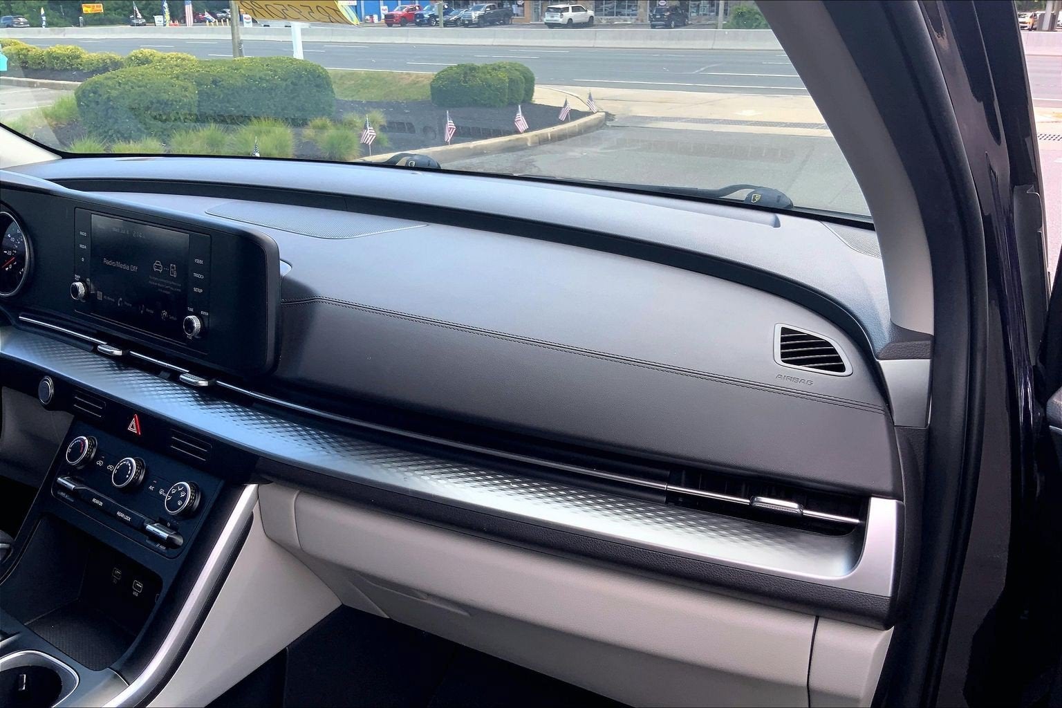 2024 Kia Carnival LX