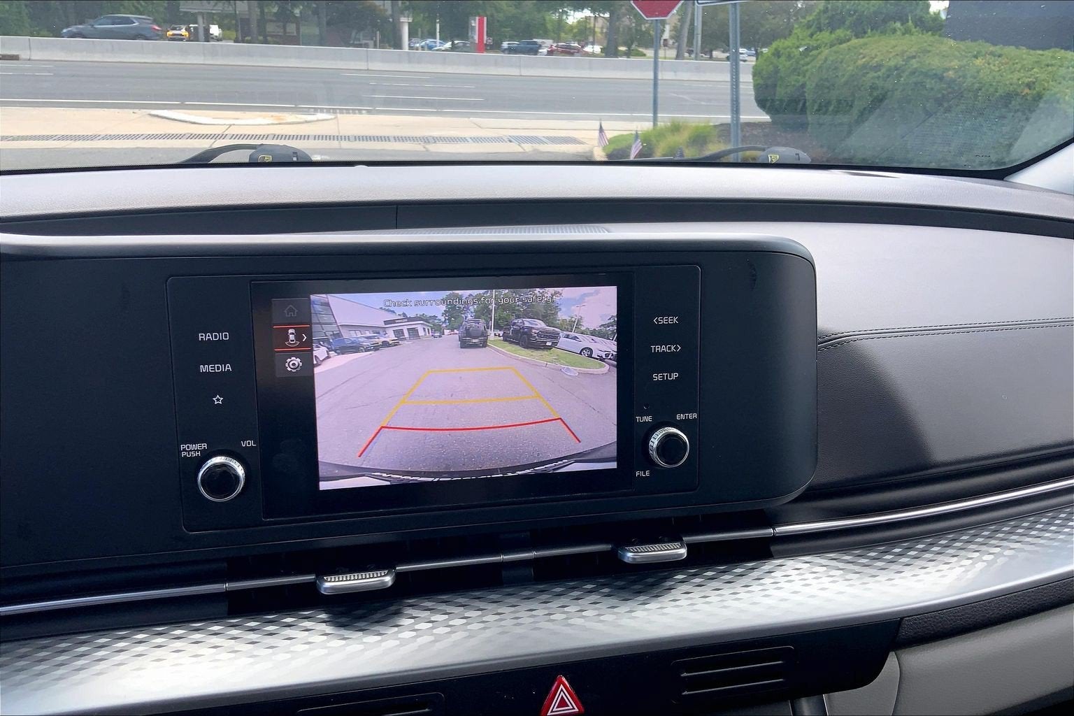 2024 Kia Carnival LX